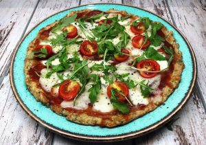pizza-healthy-vegetarian pizza-dinner-lunch-snack-dish-meal-rocket salad-cherry tomatoes-recipe-Iceberg Salat Centar