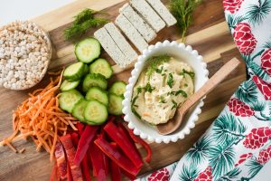 appetizer-snack-recipe-meal-food-rice cakes-hummus-iceberg salat centar-klub zdravih navika-healthy-feast meal-raw-vegan-totally wellness